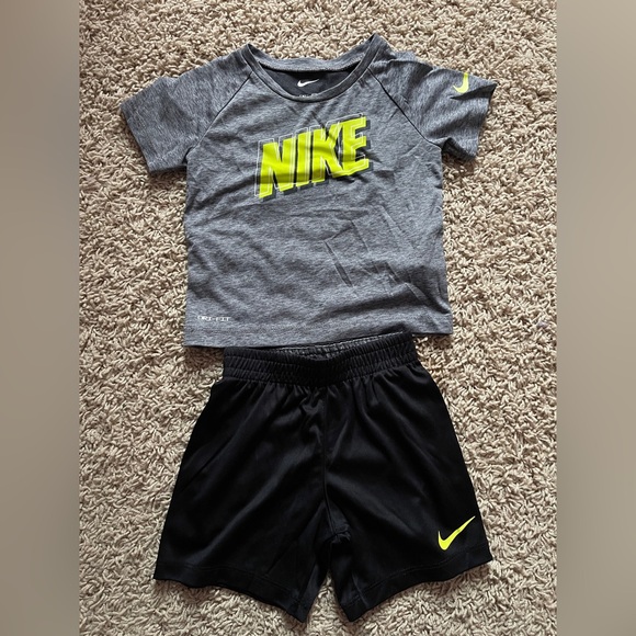 Nike Dri-FIT Toddler Set (24M) - Picture 2 of 4